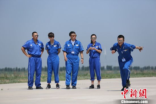 《冲上云霄》杨子"示爱"张予曦 汪东城撞晕杜海涛