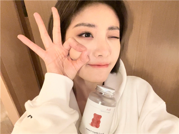 喻言一字肩让女粉酸了，又美又飒本人翻红指日可待