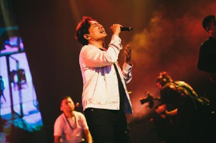 海来阿木唱作新曲《西楼儿女》上线,歌叙游子人生引网友感怀