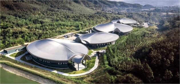张艺谋获北京国际电影节终身成就奖,百岁山成为一大亮点